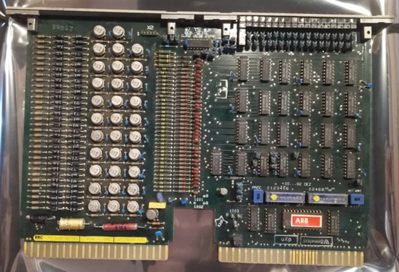 ABB 07YS03 GJR2263800R3 Çıkış Modülü Soket Kartı Depoda
