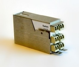 Foxboro P0926AH FIBER SPLITTER COMBINER Her biri iki konsantratöre yönlendirilen pasif fiber optik dağıtım ünitesi