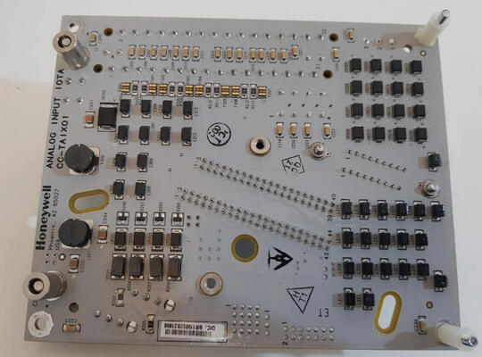 Honeywell CC-TAIM01 Termokupllar ve Termodirençler için 64 Tamamen İzole Girişli Düşük Seviyeli Analog Giriş Modülü (-40°C ila +70°C)