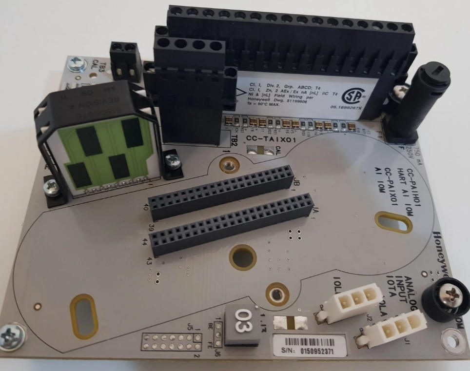 Honeywell CC-TAIM01 Termokupllar ve Termodirençler için 64 Tamamen İzole Girişli Düşük Seviyeli Analog Giriş Modülü (-40°C ila +70°C)